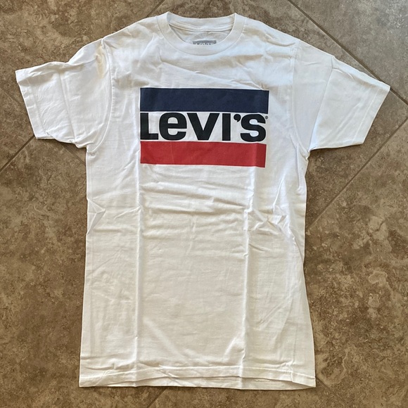 Levi's Tops - Levi’s tshirt- size S